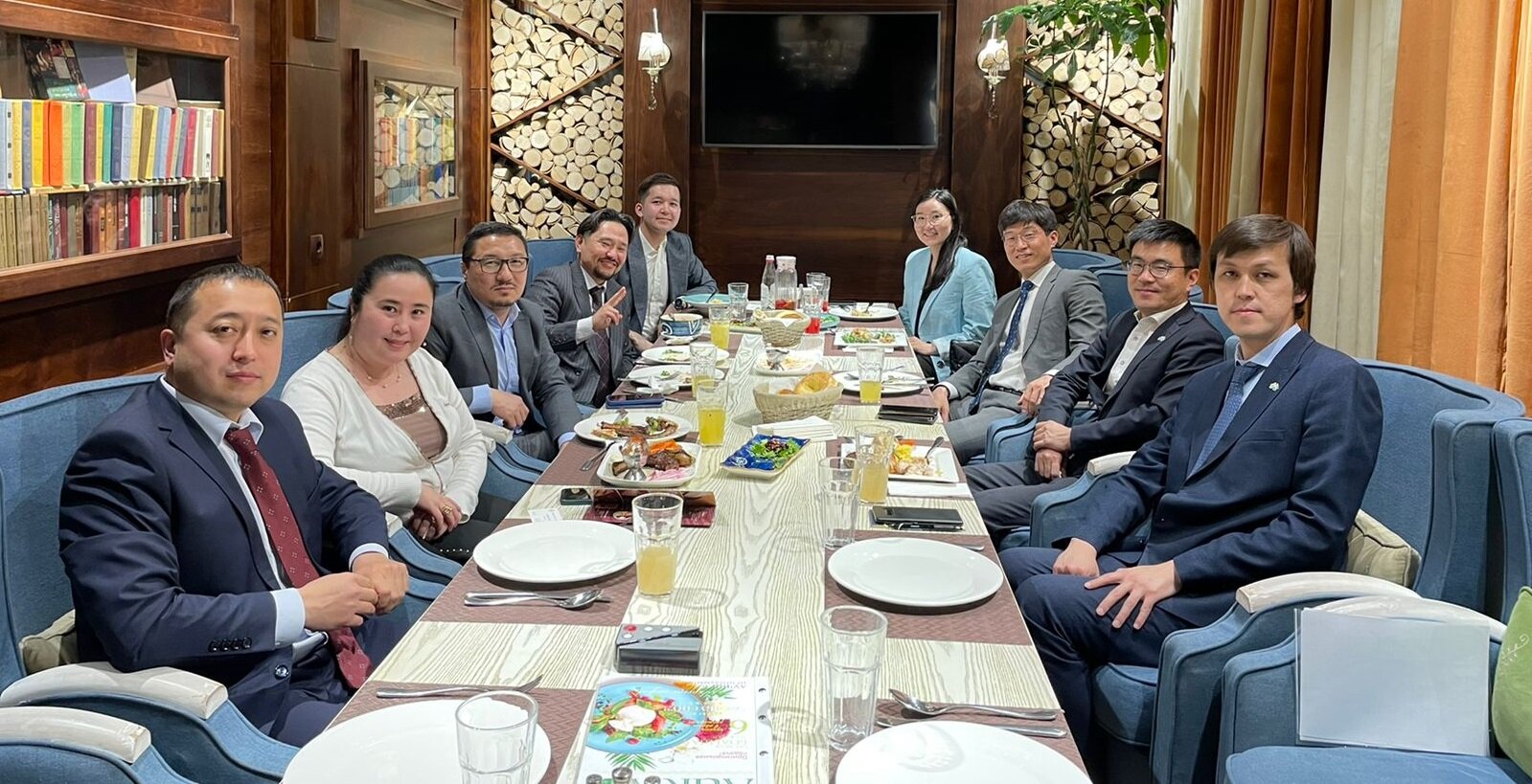 Kazakhstan Alumni Meets with the Korean Embassy (13 May 2022)