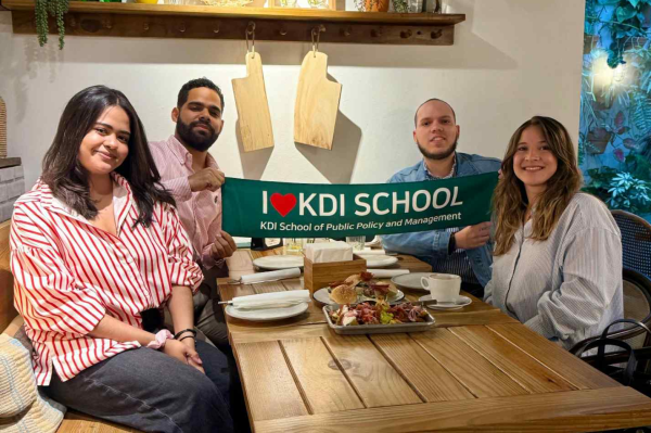 Dominican alumni organized a warm reception to greet two incoming students. (15 August 2025)