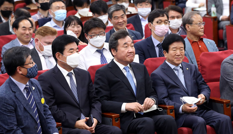[한겨례] 여권에서도 “코로나 위기극복 한국형 뉴딜, 그린뉴딜에 기초해야”: [보도기사] 유종일 원장