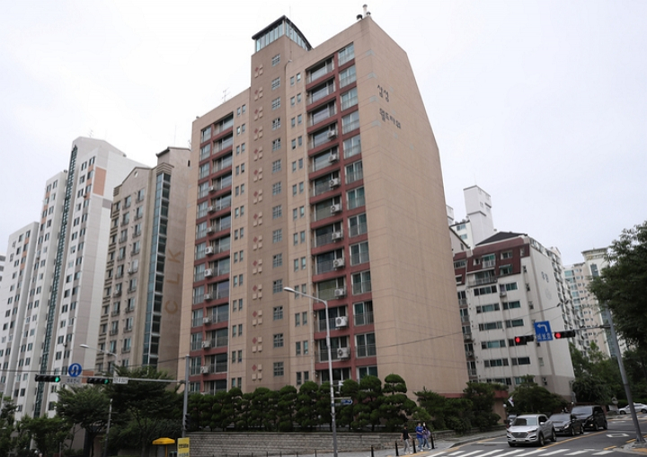 [이뉴스투데이] 부동산 장기투자 정책 엇박자…국토부 '권장' vs 법무부·기재부 '비판' : [보도기사] 조만 교수