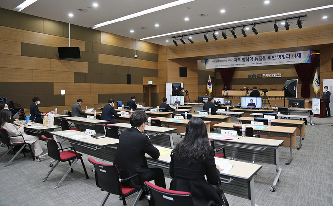 [농기자재신문] 농산어촌 뉴딜의 성공을 위해 사회적 합의와 연대 필요 : [보도기사] 유종일 원장