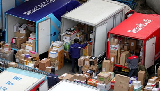 [EBN] 택배업계 공익이사 '헛물'...여전히 교수관료출신 즐비 : [보도기사] 박진 교수