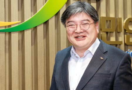 [CHIEF EXECUTIVE] [김용진 국민연금공단 이사장] '한국형 ESG' 날개 달고 비상한다 : [인터뷰] 김용진 동문