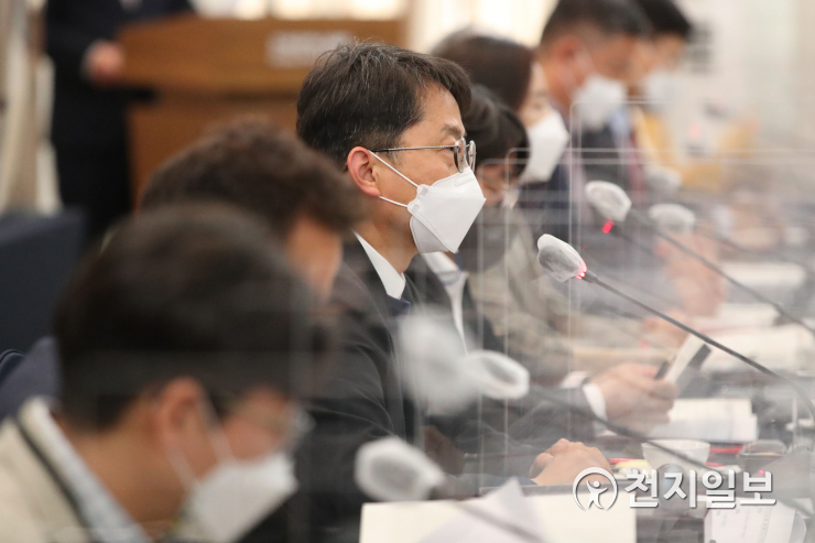 [천지일보] 최저임금위원 인선 완료... 공익위원 유임에 노동계 