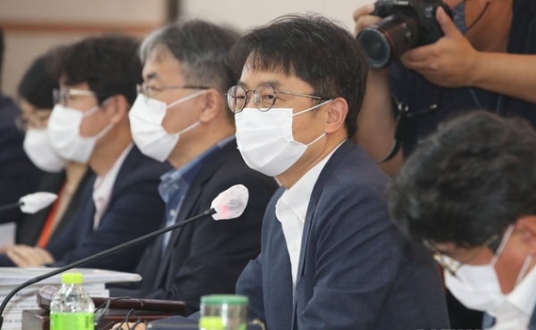 [시사포커스] 문 정부 추천, 최저임금 공익위원 대부분 유임 : [보도기사] 신자은 교수