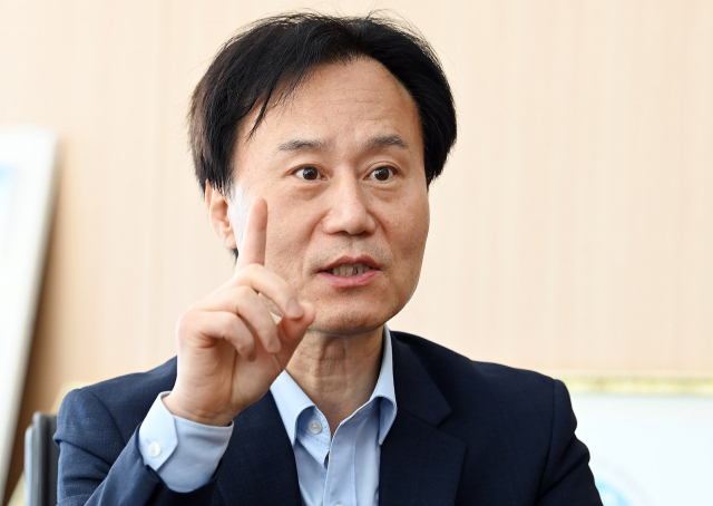 [서울경제] “文정부, 할 일과 그만둬야 할 일 구분 못해···변화 불능 국가로 치달아” [청론직설] : [인터뷰] 박진 교수