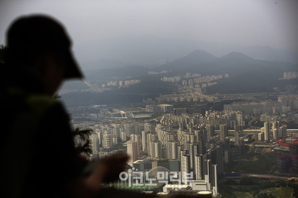 [이코노믹리뷰] 포스트 코로나 시대 부동산 산업 어디로 가나…온라인 학술대회 : [보도기사] 조만 교수