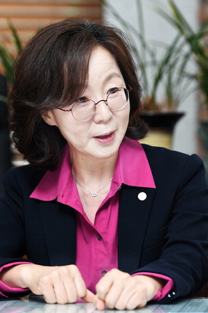 [국제신문] 부울경을 빛낸 출향인 <20> 이은형 국민대 경영대학장 : [인터뷰] 이은형 동문