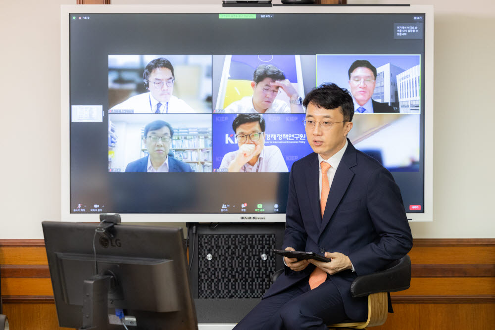 [전자신문] 수은-통일연구원, 북한 개발협력 관련 컨퍼런스 개최 : [보도기사] 최창용 교수