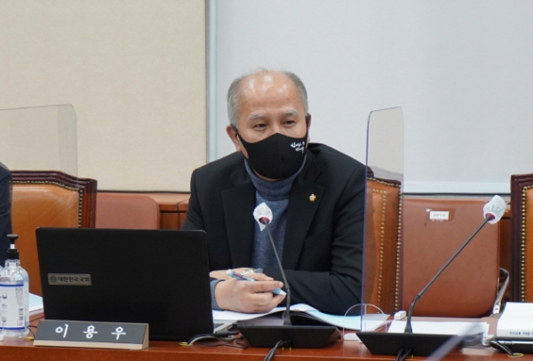 [스트레이트뉴스] 이용우 의원, 3일 청년기본자산 플랜 토론회 개최 : [보도기사] 유종일 원장