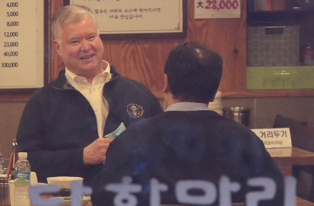 [뉴데일리] 비건 전 부장관 