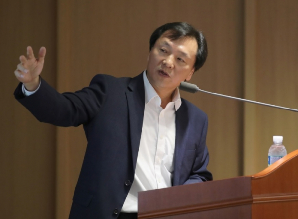 [이투데이] '비둘기 본색' 신인석 전 금통위원, 3가지 이유로 금리인상 신중론 : [보도기사] 조동철 교수