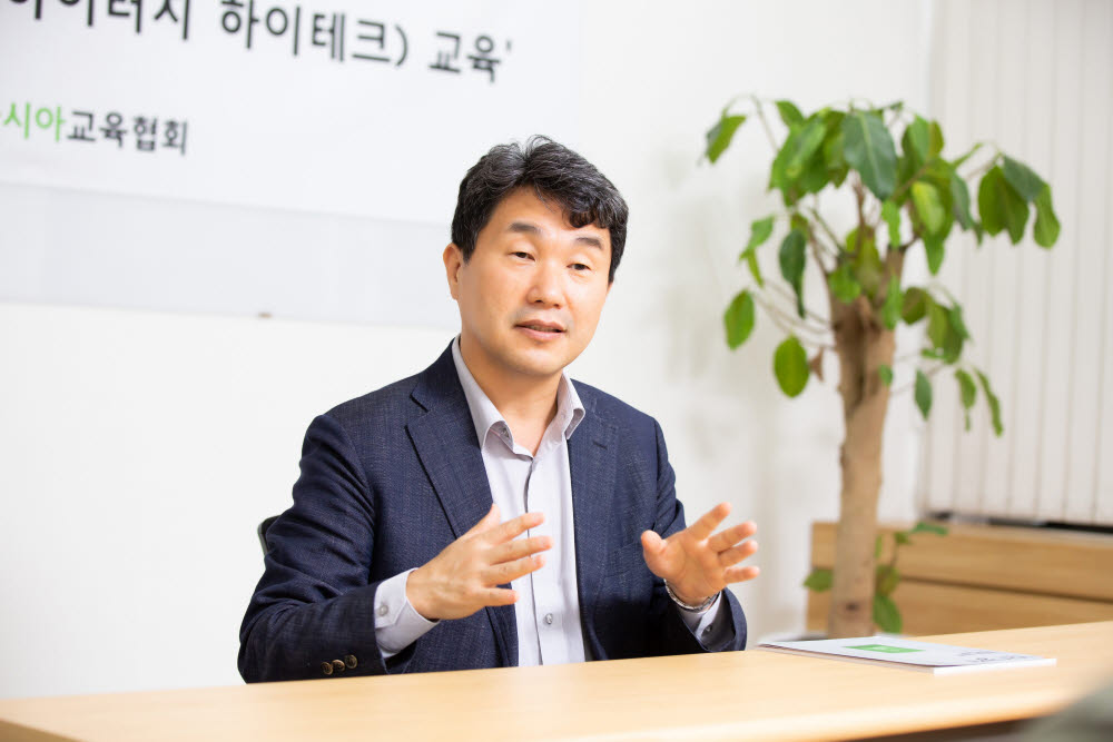 [전자신문] [人사이트] 이주호 아시아교육협회 이사장 
