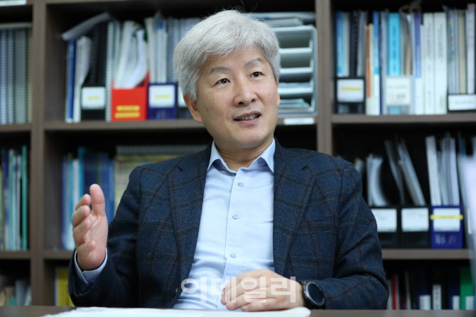 [이데일리] [만났습니다]①“국가주도 에너지정책 필패…‘자발적 감축’ 패러다임 짜야” : [보도기사] KDI대학원