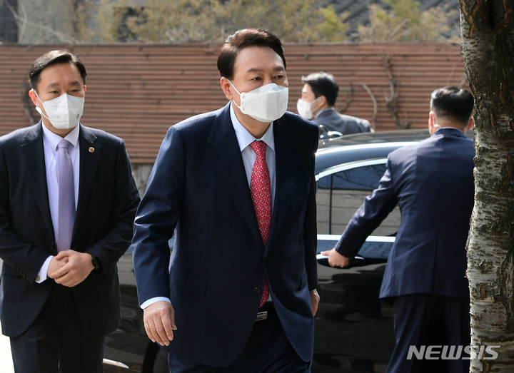 [뉴시스] 尹인수위 교육인사 '0명'…'과학기술교육부' 현실화하나 : [보도기사] 이주호 교수, 등 [보도기사] 3건