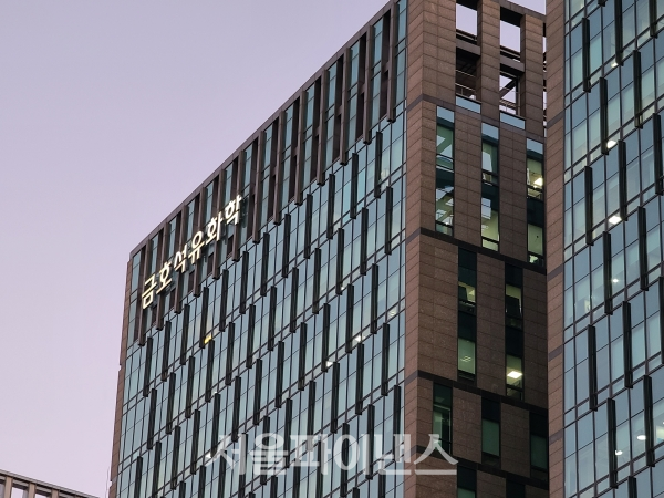 [서울파이낸스] 금호석화 경영권 분쟁 '2라운드'···자문사 의견도 '분분' : [보도기사] KDI대학원, 등 [보도기사] 2건