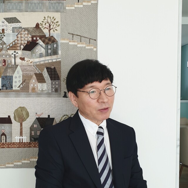 [한겨레] “현안 많은데 통상조직 이관? 휴가철에 펜션 고치는 격” : [인터뷰] 이시욱 교수