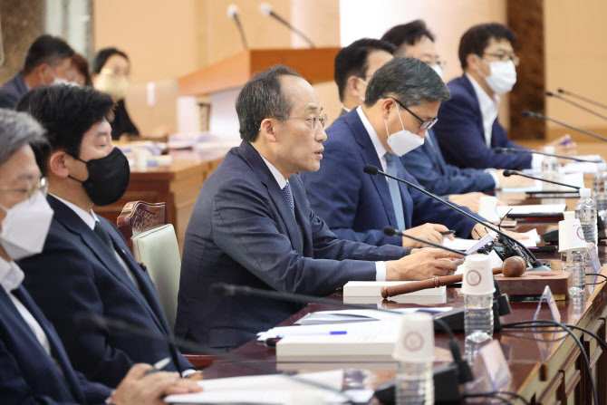 [이데일리] 골프장·리조트에 바이오 투자까지…공공기관 외부출자 60조원 육박 : [보도기사] 박진 교수