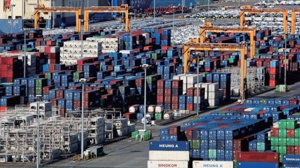 [국민일보] 올해 불안 요소는 ‘SUPER-F’… 반도체·비반도체 양극화 우려 [보도기사] 김현욱 교수