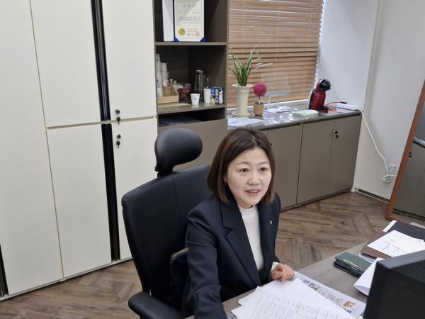 농협 영덕군지부 첫 여성 수장…정창미 지부장 “고객과의 신뢰가 가장 큰 자산”