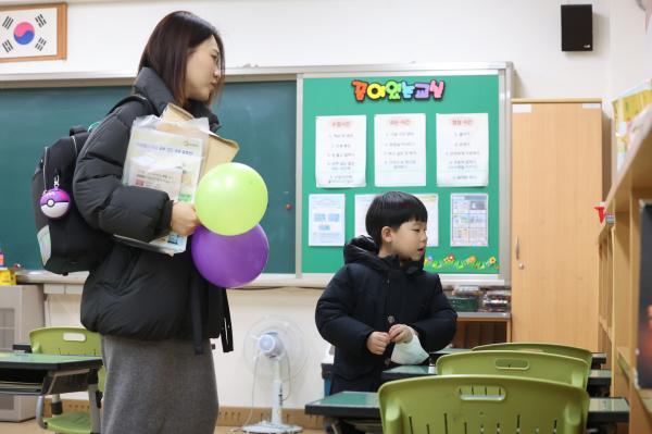 30s are the new 20s for working women as 'M-shaped curve' flattens