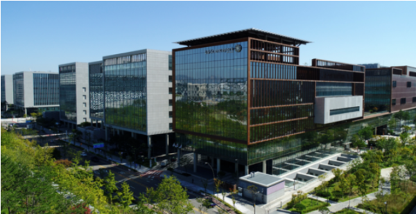 [LG 인사 전망]① 류재철은 로봇 직속, 김동춘은 첨단소재 겸임 바뀐 사장단의 첫해