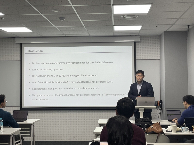 Professor Jeong Yeol Kim Presented at Two Academic Conferences